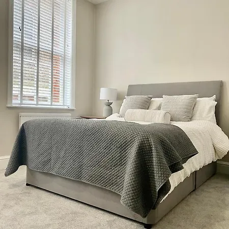 Spacious Townhouse In The Heart Of Malton