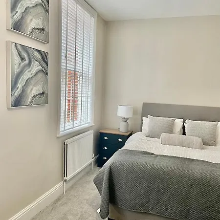 Spacious Townhouse In The Heart Of Apartment *