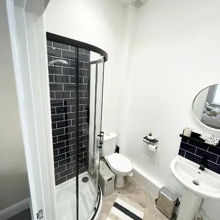 Spacious Townhouse In The Heart Of * Malton